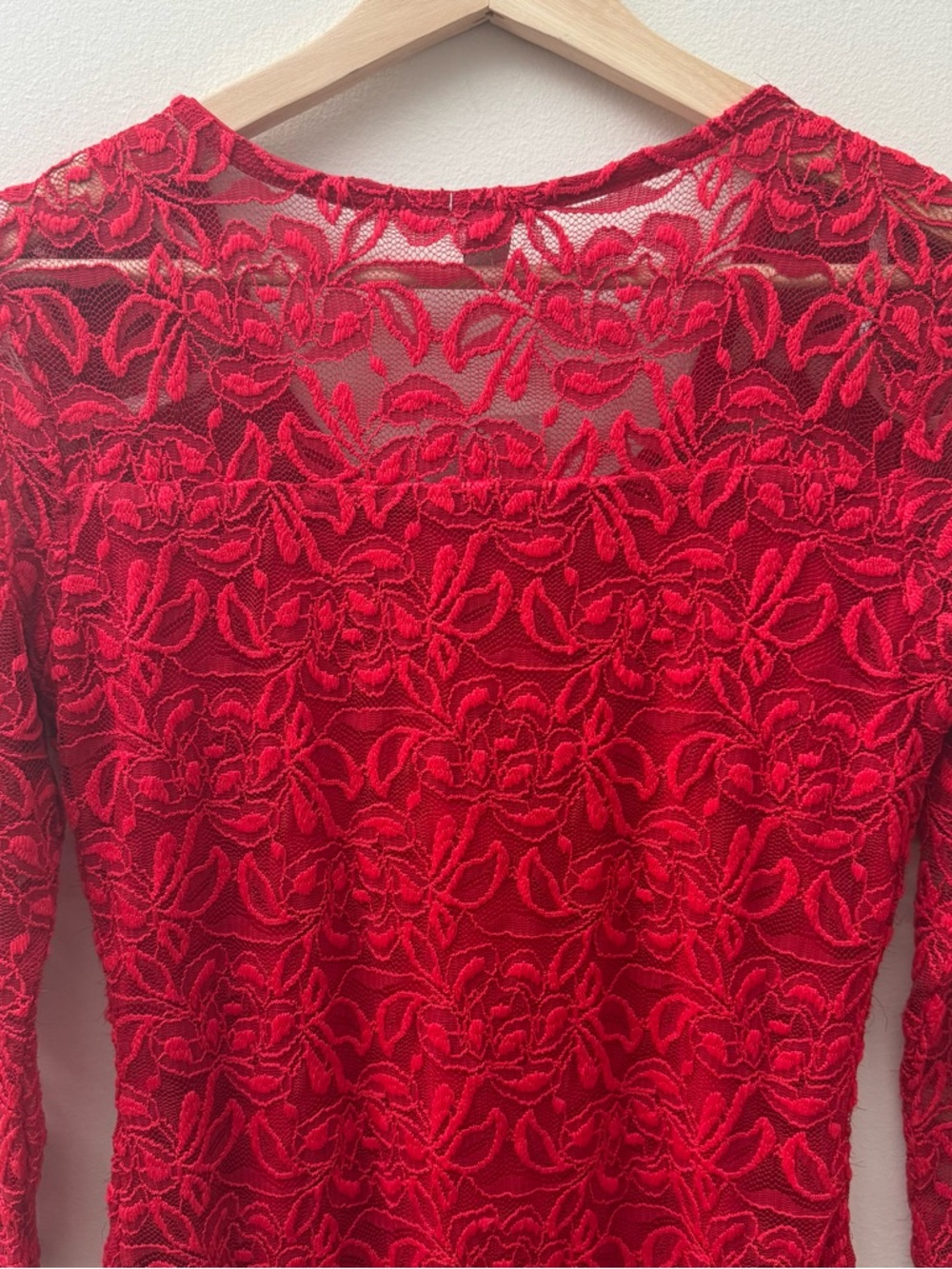 GUESS Red Floral Lace Long Sleeve Sheath Dress - Picture 8 of 9